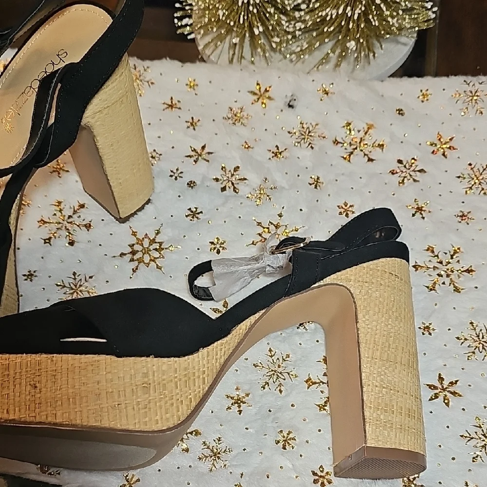 Shoe Dazzle Black and Tan Platform Sandals